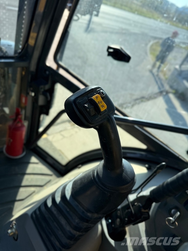 New Holland B 115 Rýpadlo-nakladače
