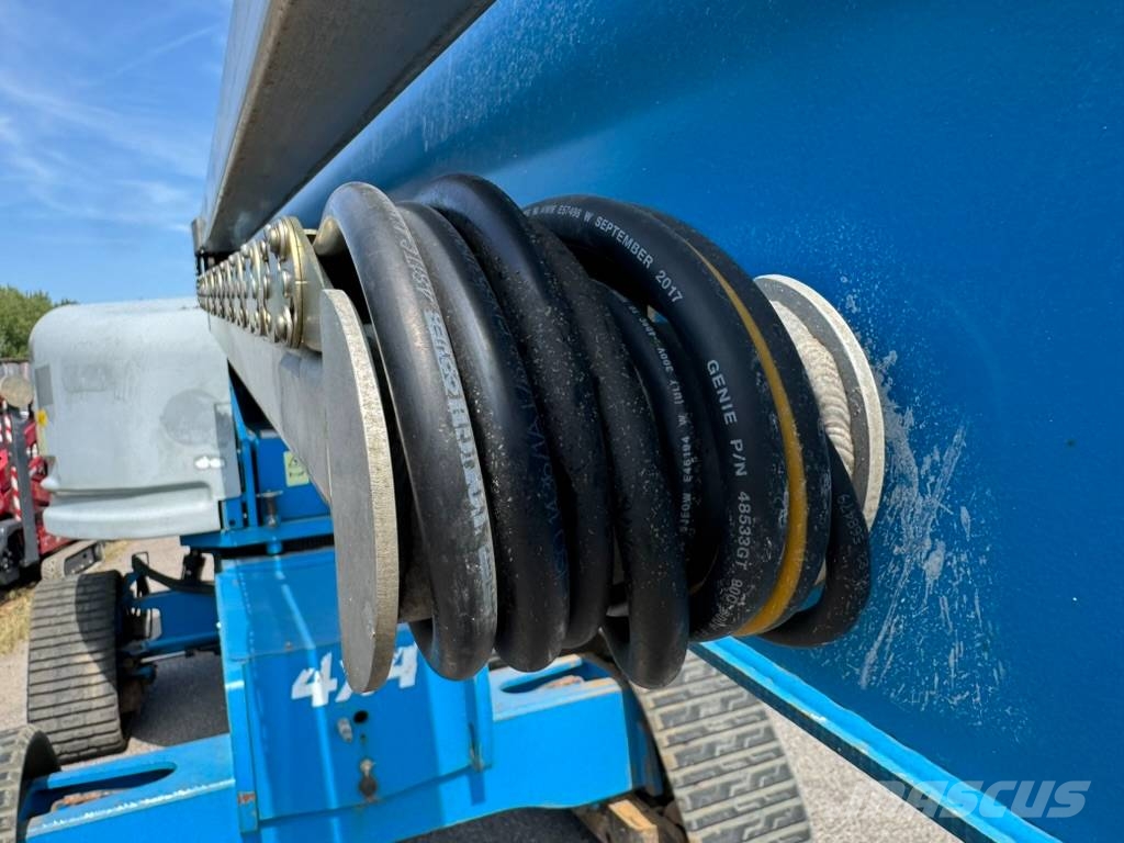 Genie S 45 Trax Telescopic boom lifts