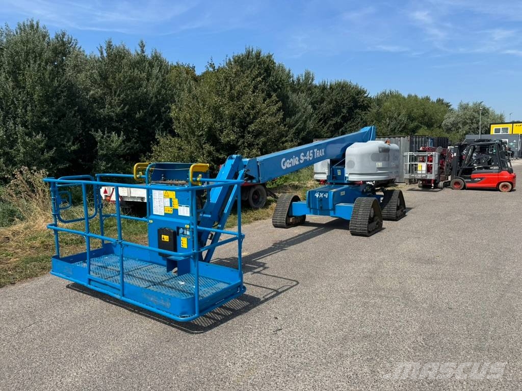 Genie S 45 Trax Telescopic boom lifts