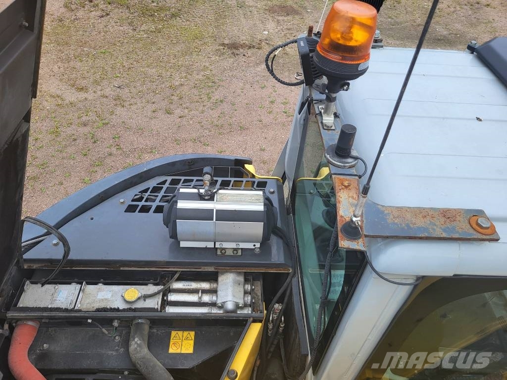 New Holland Kobelco E 235 B SR-2 Crawler excavators