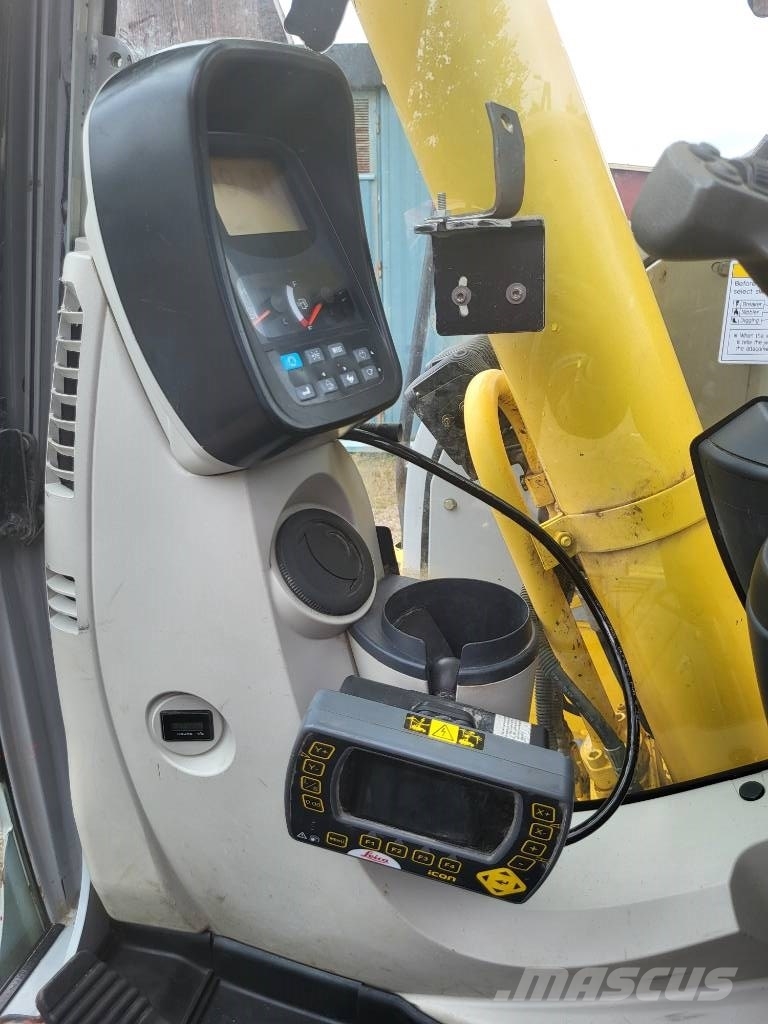 New Holland Kobelco E 235 B SR-2 Crawler excavators