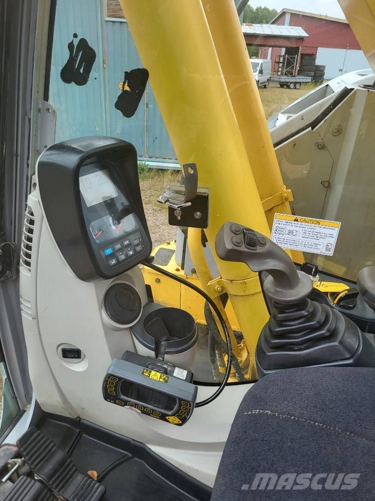 New Holland Kobelco E 235 B SR-2 Crawler excavators