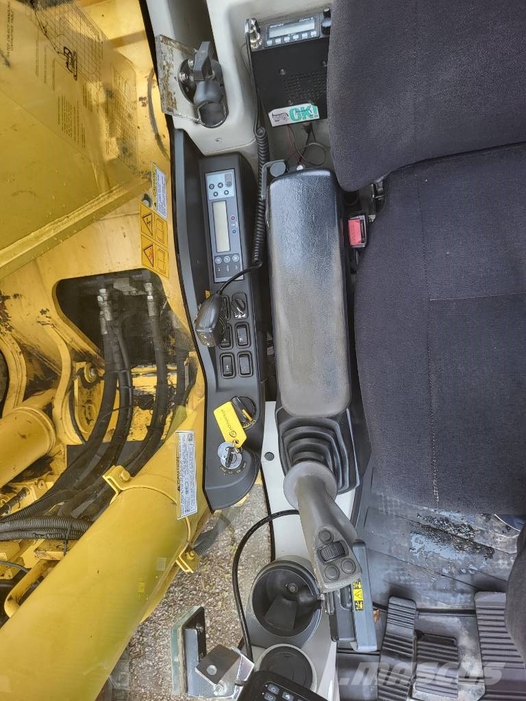 New Holland Kobelco E 235 B SR-2 Crawler excavators