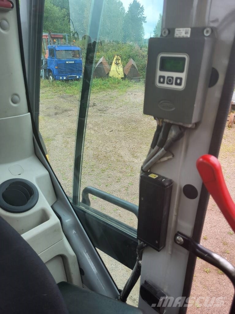 New Holland Kobelco E 235 B SR-2 Crawler excavators