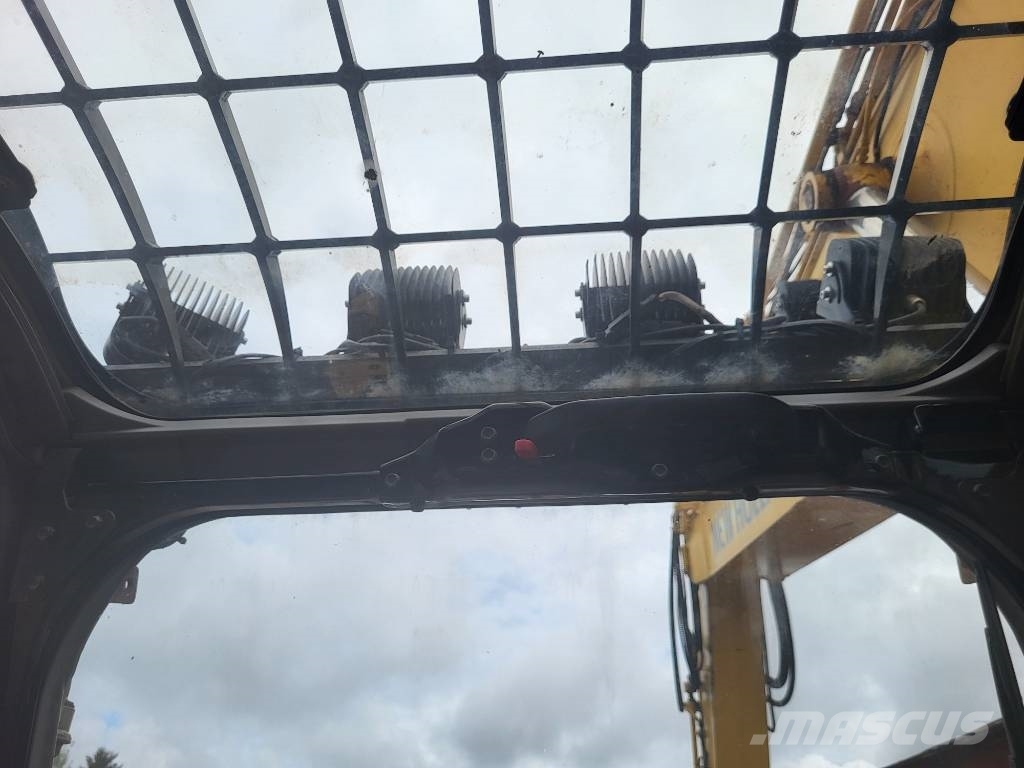 New Holland Kobelco E 235 B SR-2 Crawler excavators