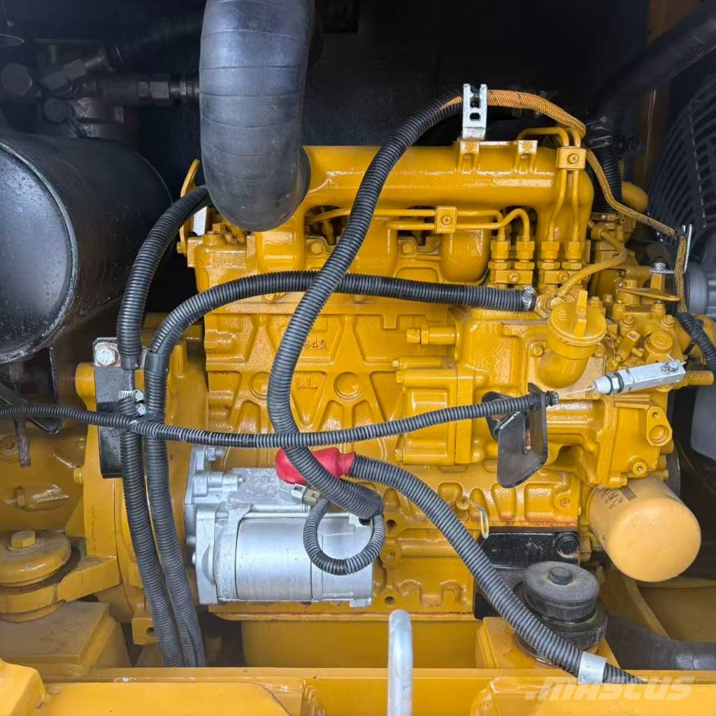 CAT 305.5 小型挖掘机