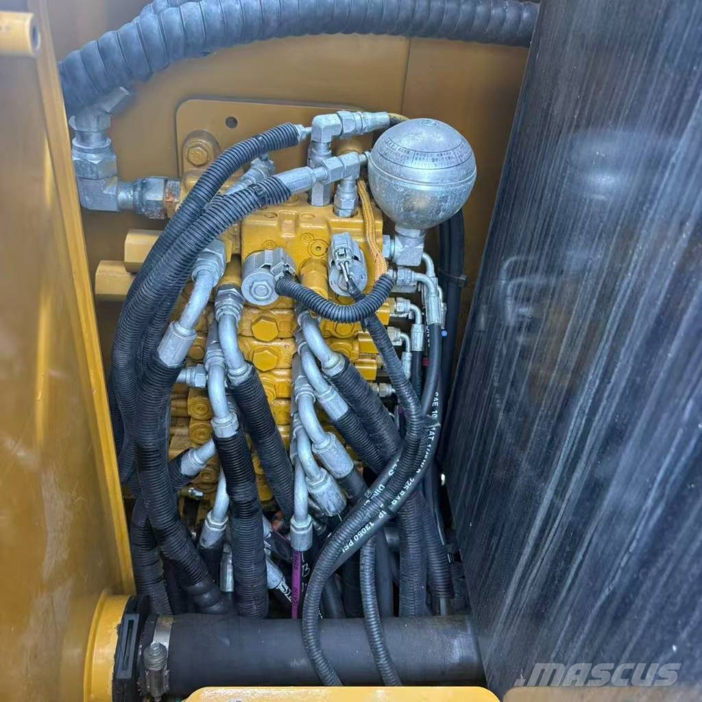 CAT 305.5 小型挖掘机