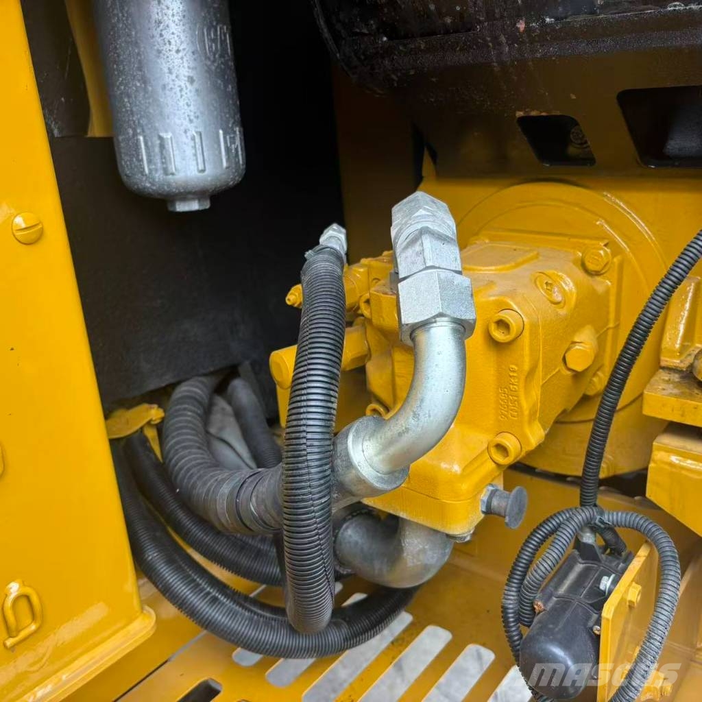 CAT 305.5 小型挖掘机