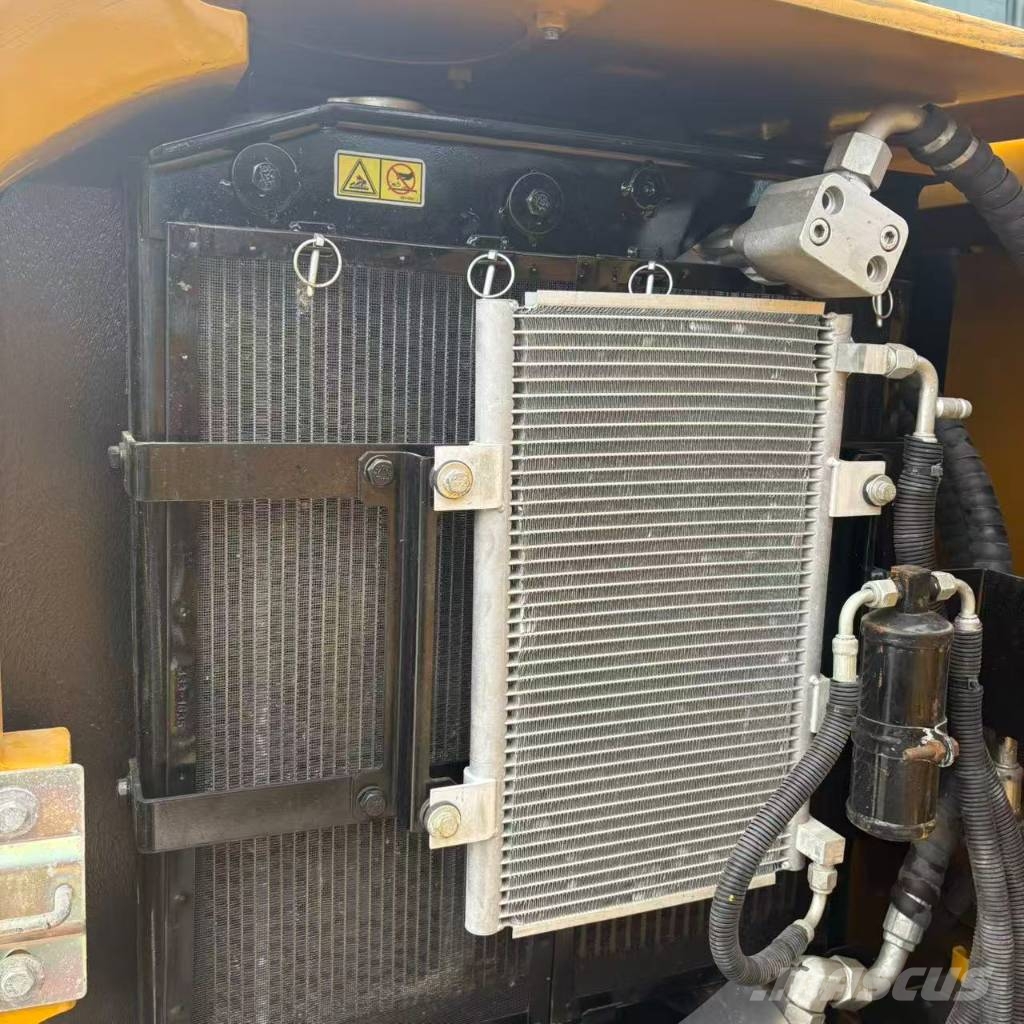 CAT 305.5 小型挖掘机