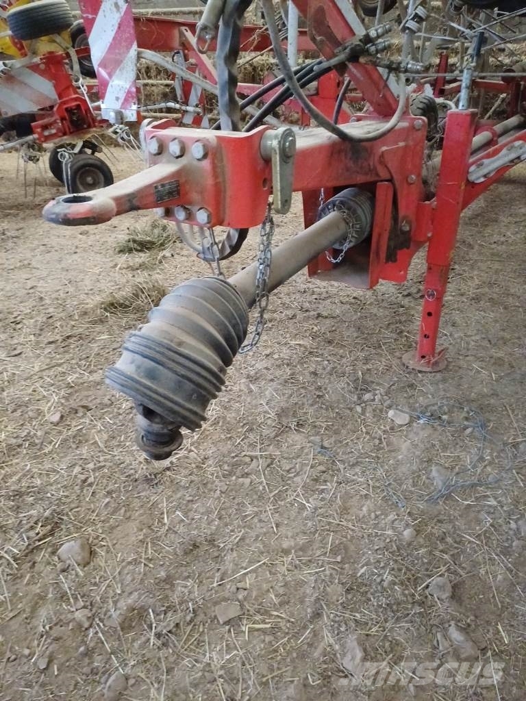 Pöttinger Hit 12.14T 耙與翻草機