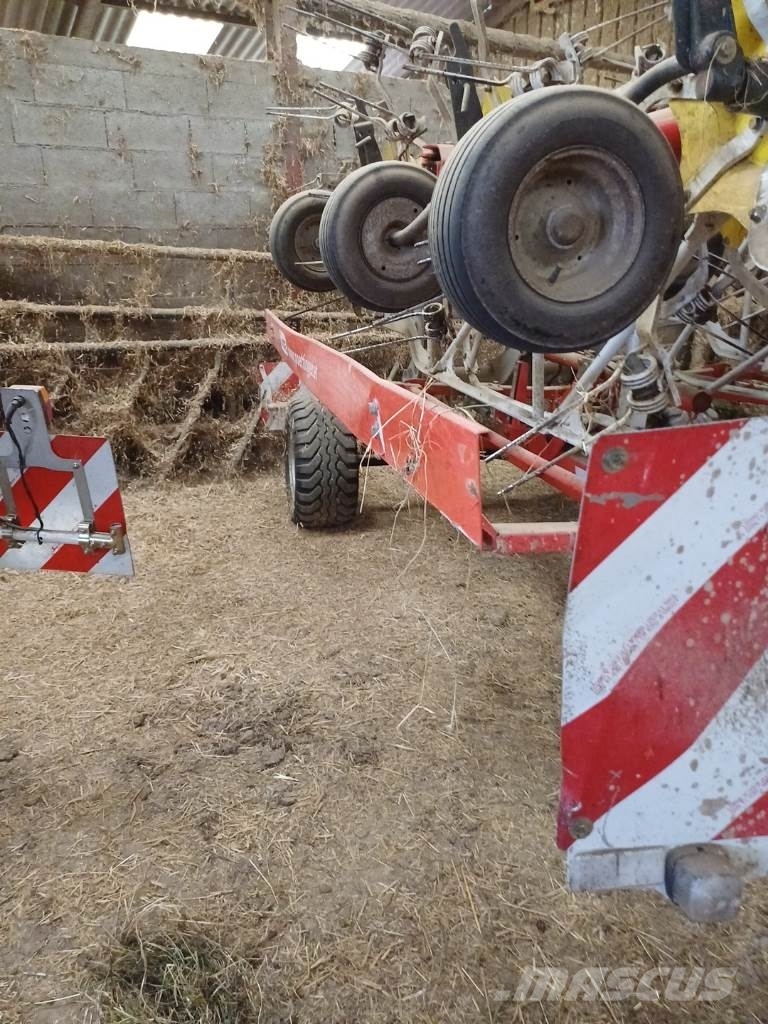 Pöttinger Hit 12.14T 耙與翻草機