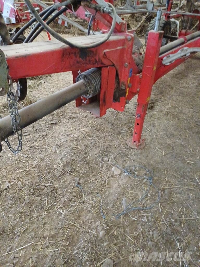 Pöttinger Hit 12.14T 耙與翻草機