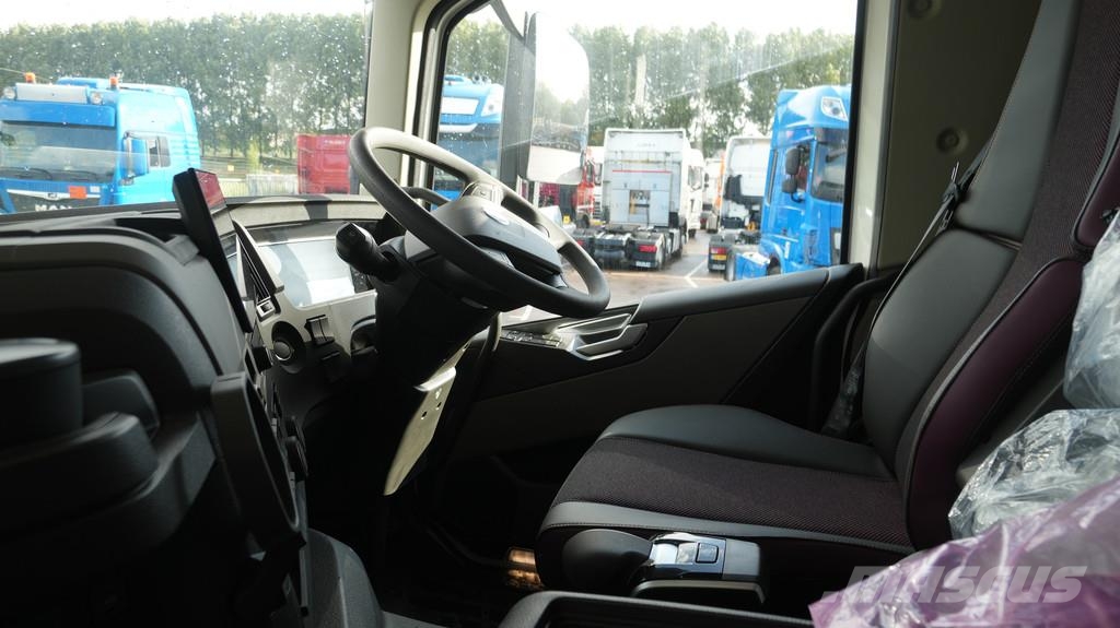 Volvo FM 500 6X2 New Chassis truck RHD Chassis met cabine