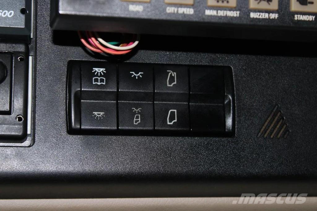 Mercedes-Benz Actros 2027 + EURO 6 + 19T 溫控卡車