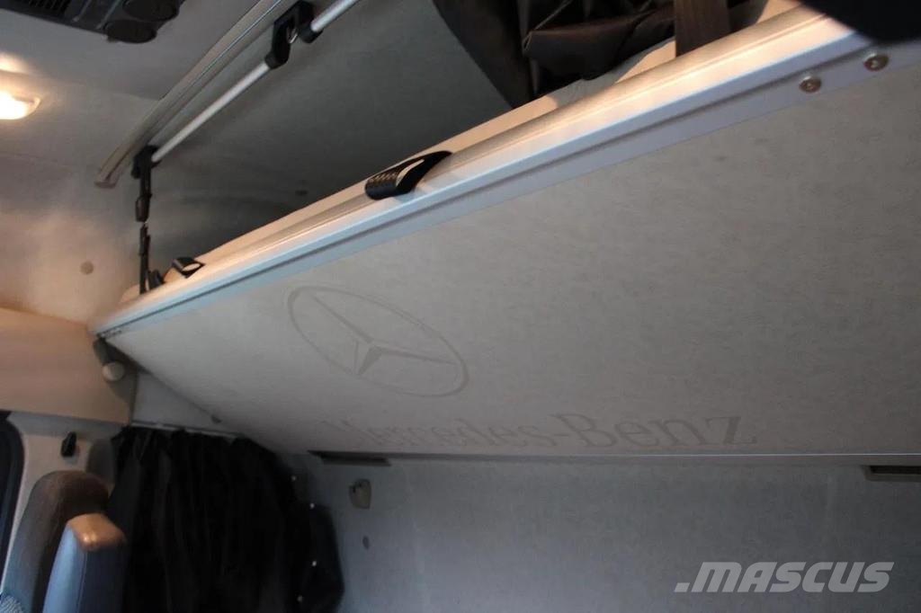 Mercedes-Benz Actros 2027 + EURO 6 + 19T 溫控卡車