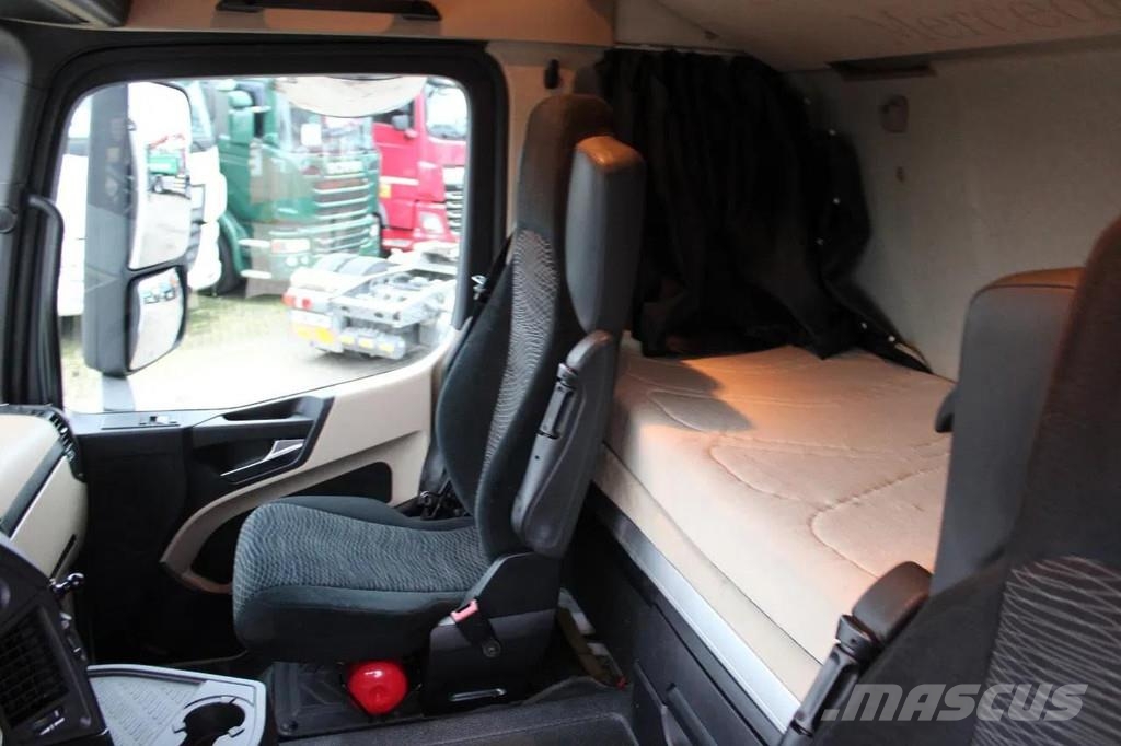 Mercedes-Benz Actros 2027 + EURO 6 + 19T Skåpbilar