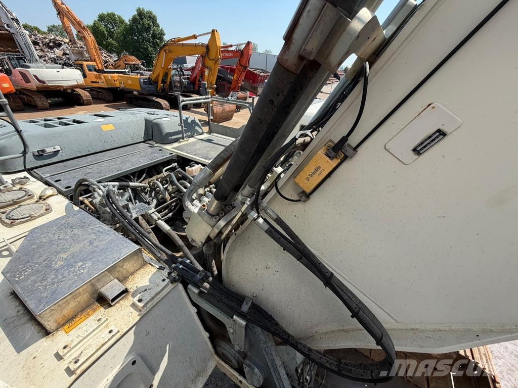 Liebherr R956HD حفارات زحافة
