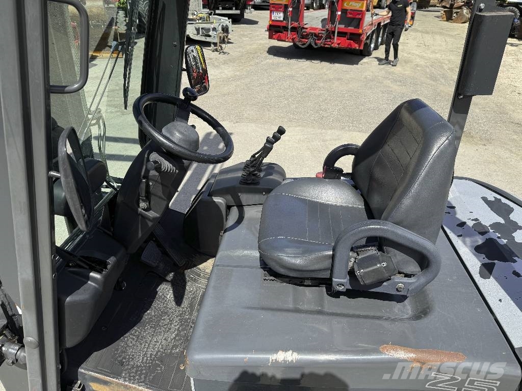Nissan 1Q2L25Q *Triplex+Kool Reachforcks*2960 h Top Elektrikli forkliftler