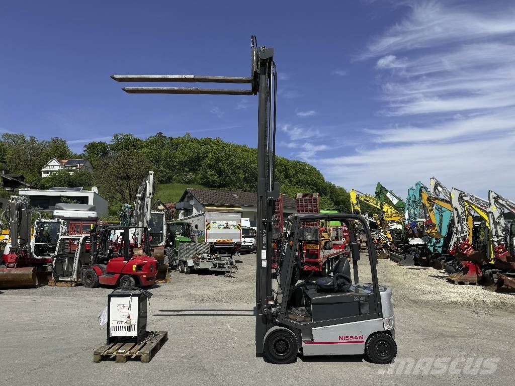 Nissan 1Q2L25Q *Triplex+Kool Reachforcks*2960 h Top Elektrikli forkliftler