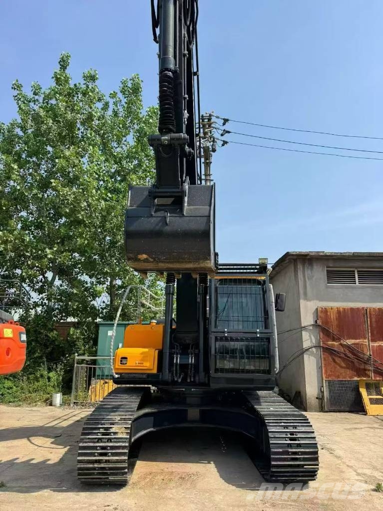Hyundai HX225HD Crawler excavators