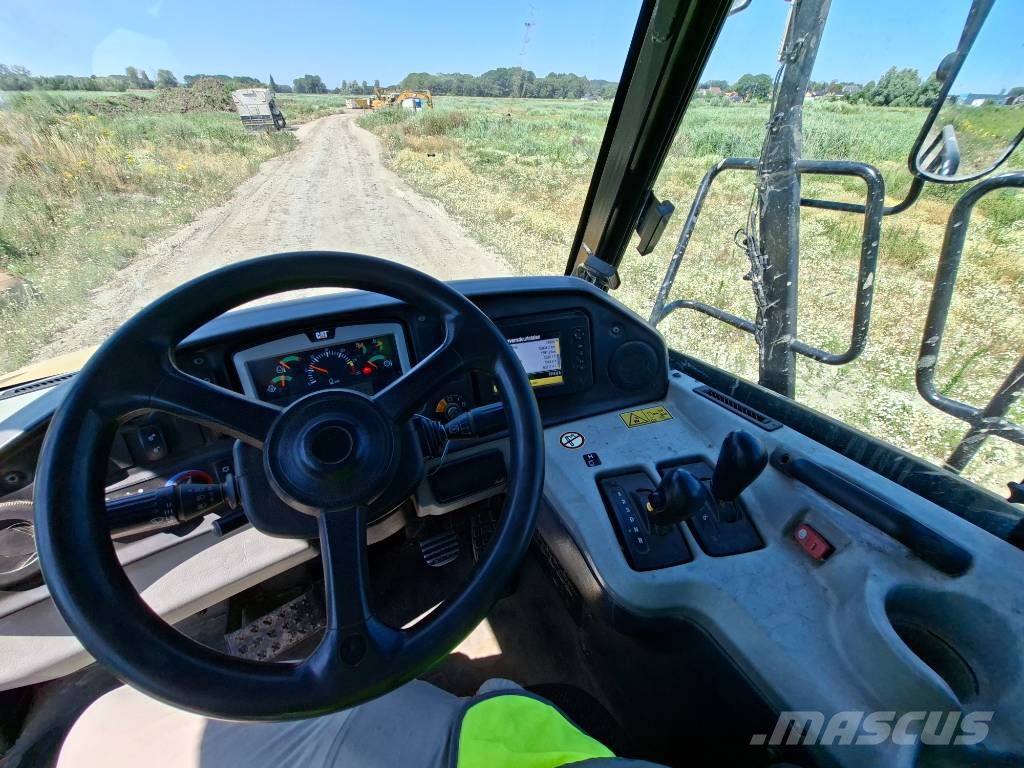 CAT 725C2 Articulated Haulers