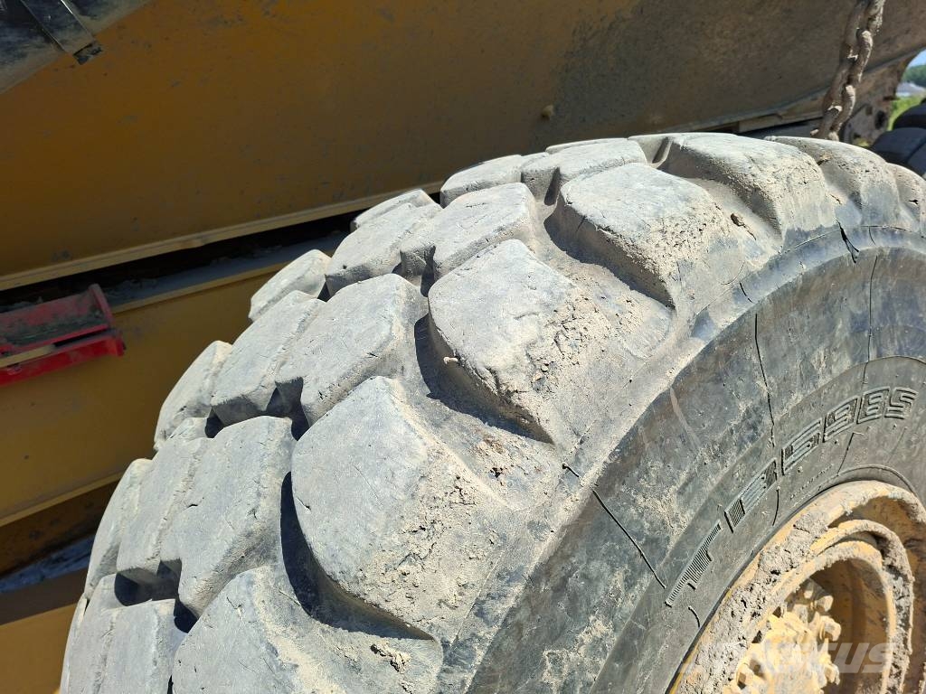 CAT 725C2 Articulated Haulers