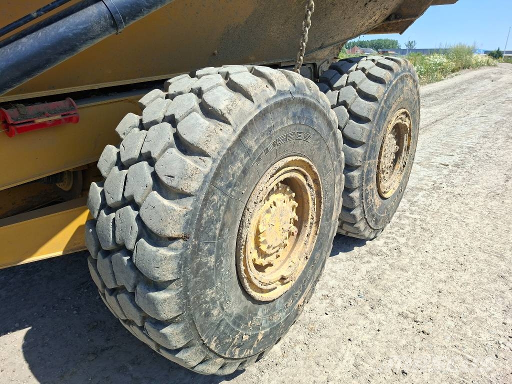 CAT 725C2 Articulated Haulers
