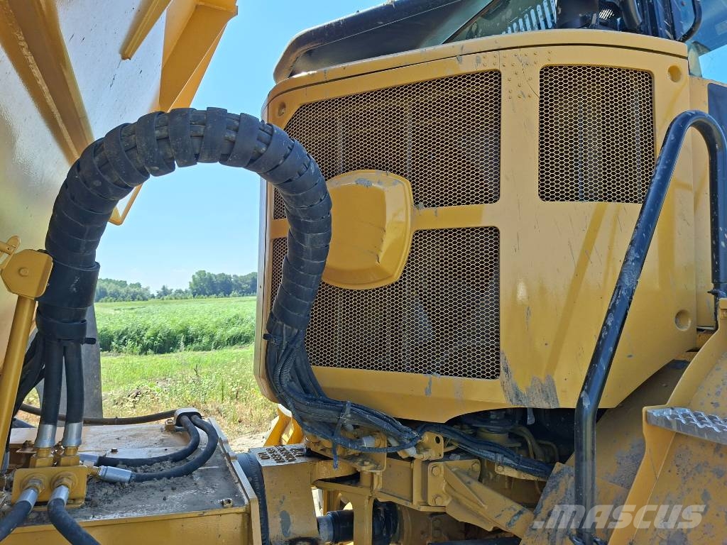 CAT 725C2 Articulated Haulers