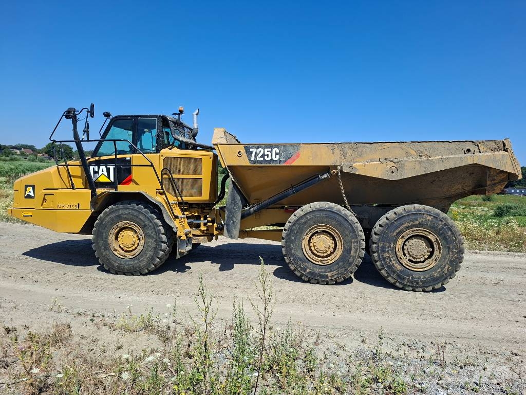 CAT 725C2 Articulated Haulers