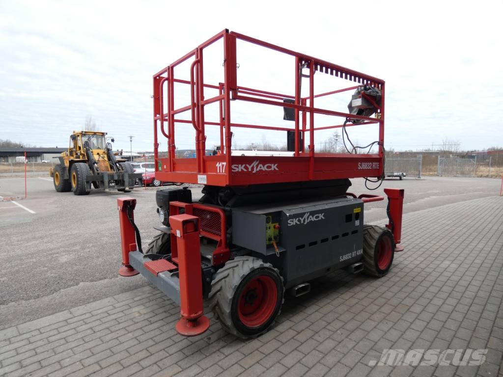 SkyJack 6832RTE Platforme foarfeca