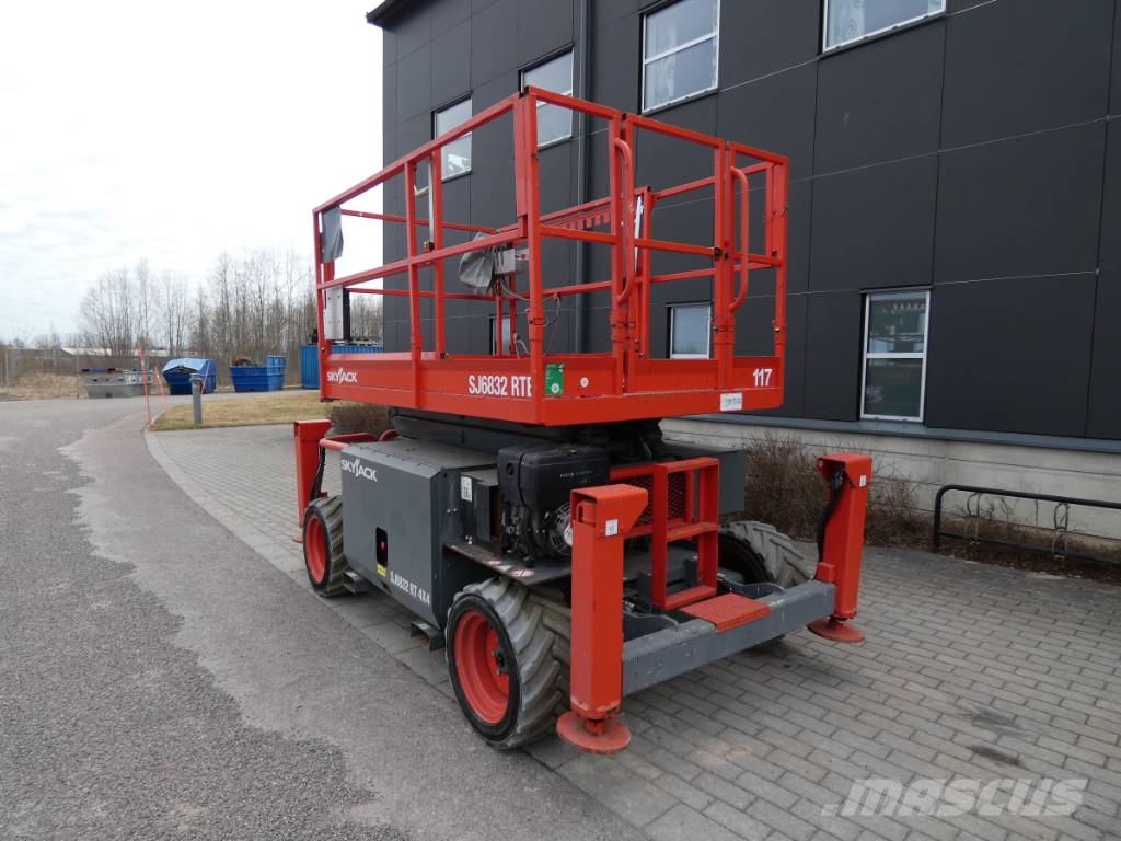 SkyJack 6832RTE Platforme foarfeca