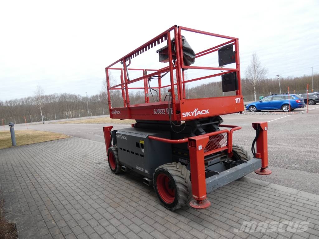 SkyJack 6832RTE Platforme foarfeca