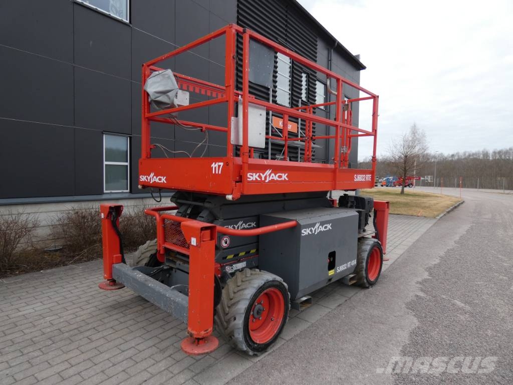 SkyJack 6832RTE Platforme foarfeca