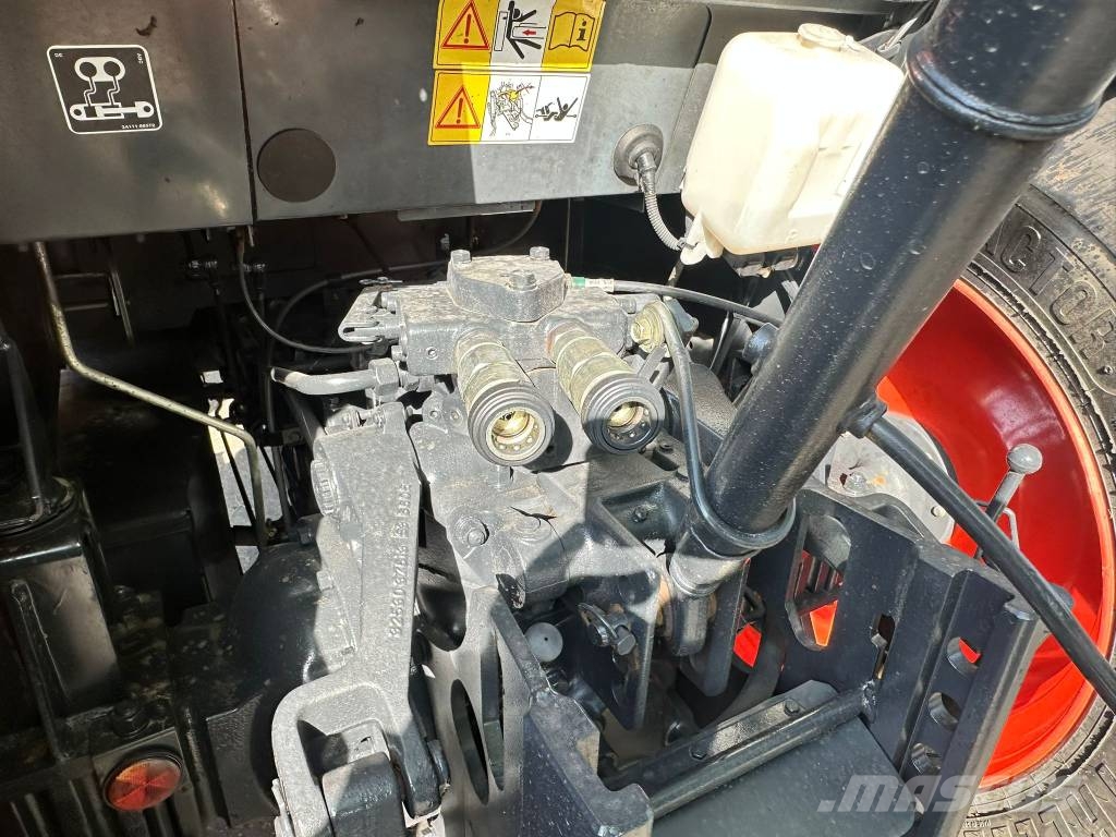 Kubota ME5700 Allrad mit Industriefrontlader Traktori