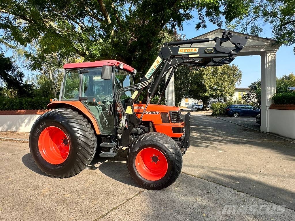 Kubota ME5700 Allrad mit Industriefrontlader Traktori