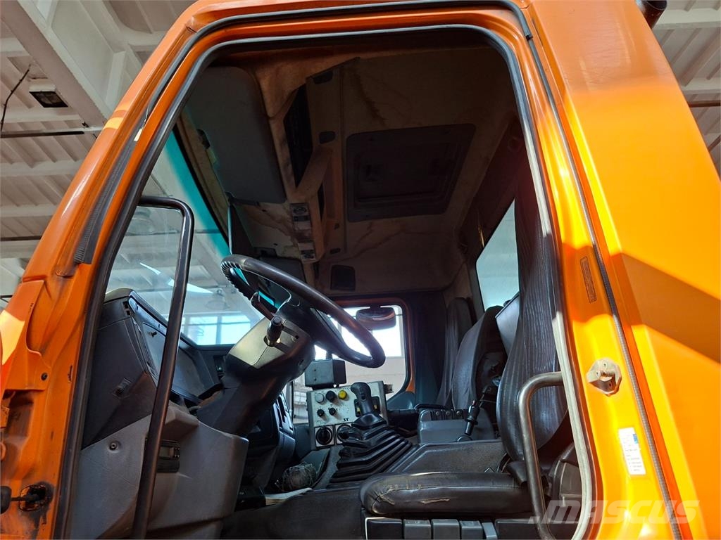 Renault 320.19 PR 4X4-44.0 Camiones con chasís y cabina