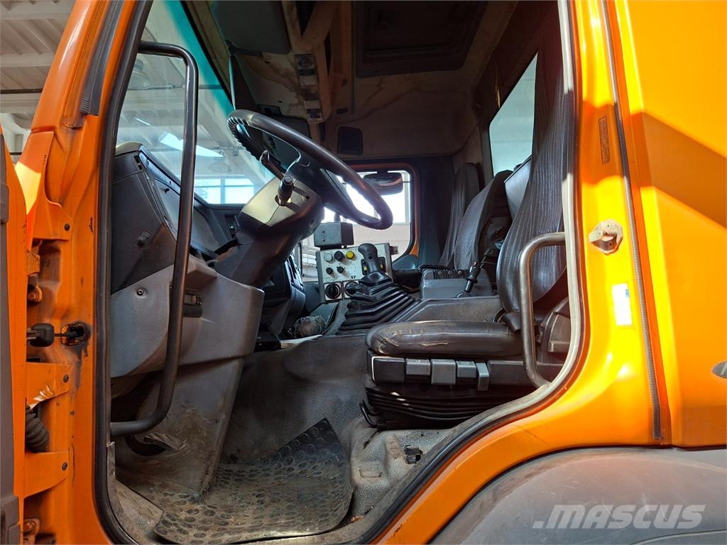 Renault 320.19 PR 4X4-44.0 Camiones con chasís y cabina