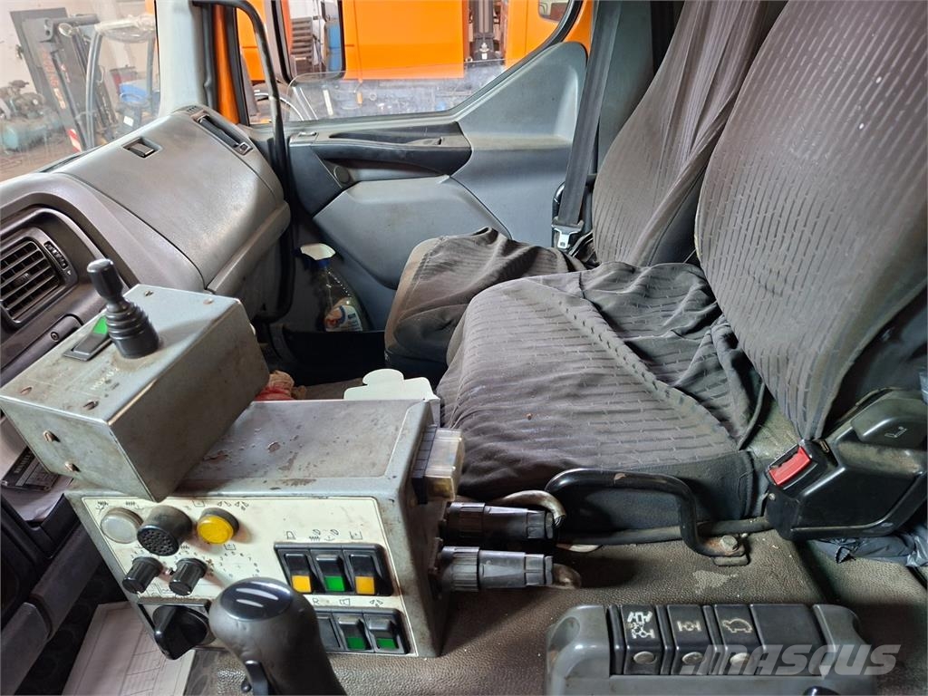 Renault 320.19 PR 4X4-44.0 Camiones con chasís y cabina