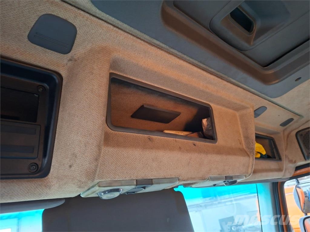 Renault 320.19 PR 4X4-44.0 Camiones con chasís y cabina
