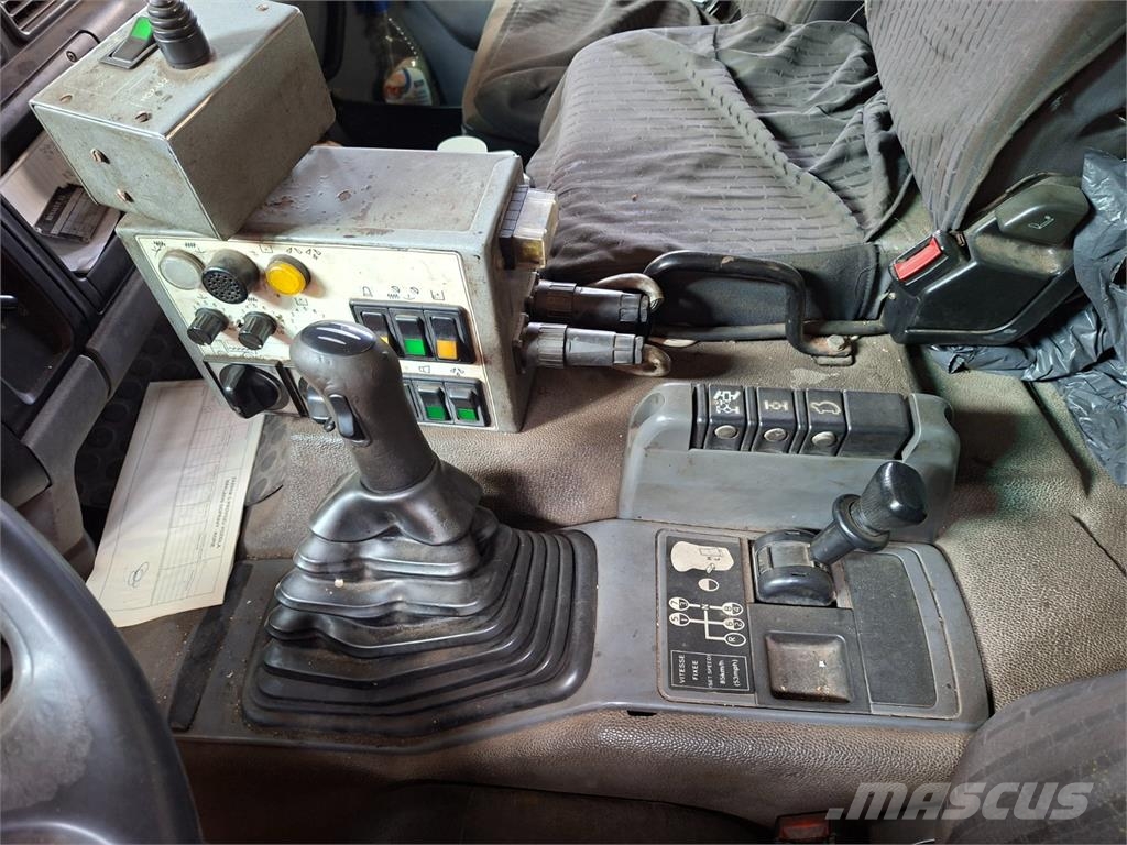 Renault 320.19 PR 4X4-44.0 Camiones con chasís y cabina