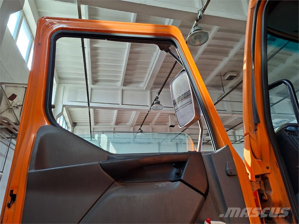 Renault 320.19 PR 4X4-44.0 Camiones con chasís y cabina