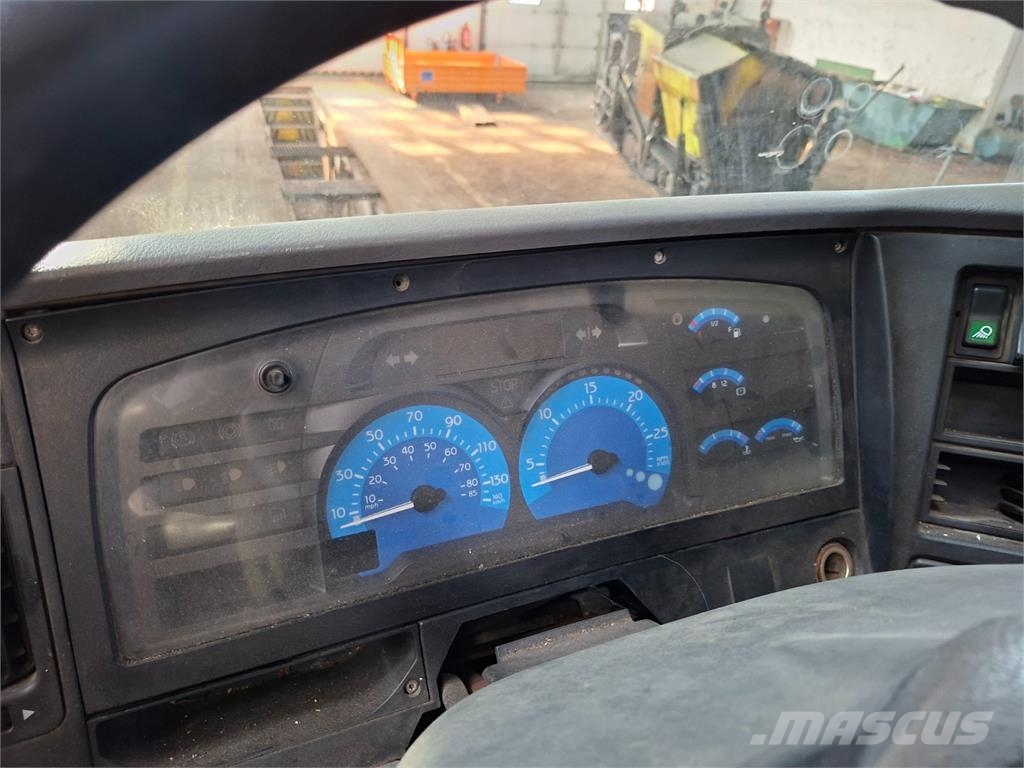 Renault 320.19 PR 4X4-44.0 Camiones con chasís y cabina