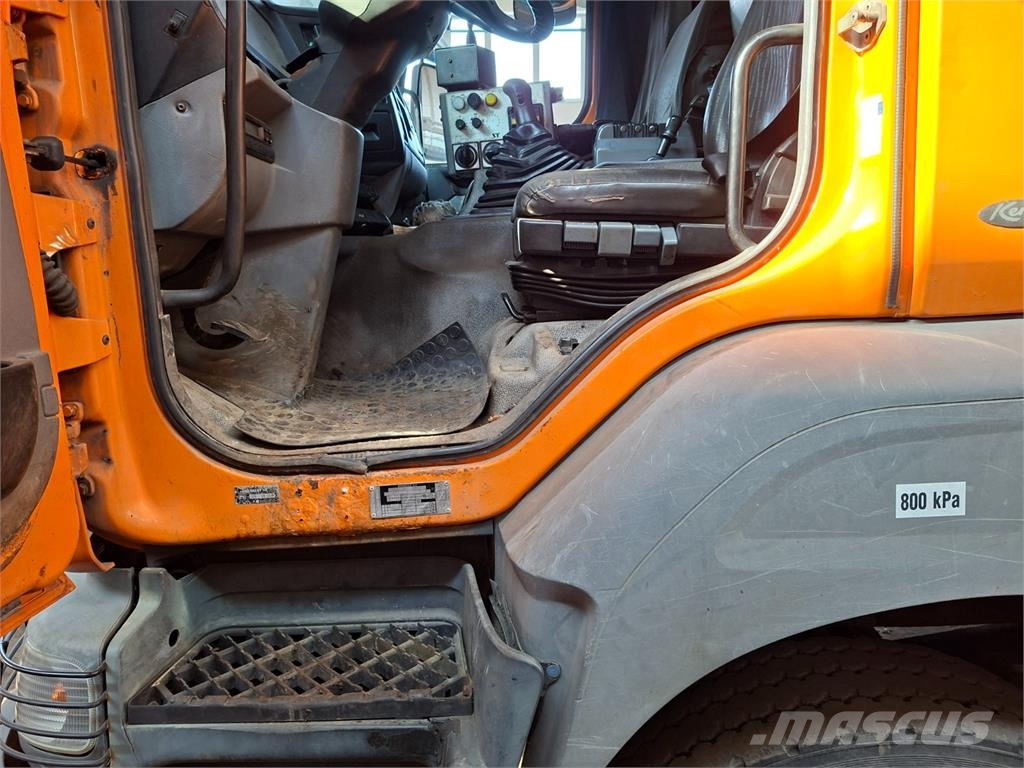 Renault 320.19 PR 4X4-44.0 Camiones con chasís y cabina