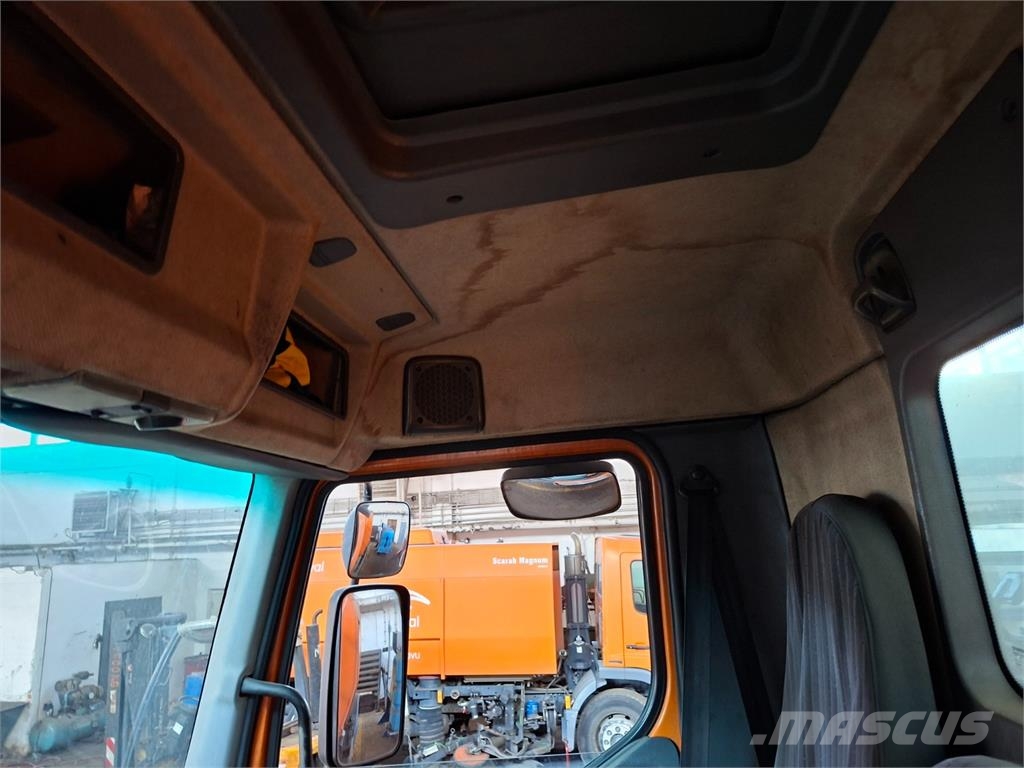 Renault 320.19 PR 4X4-44.0 Camiones con chasís y cabina