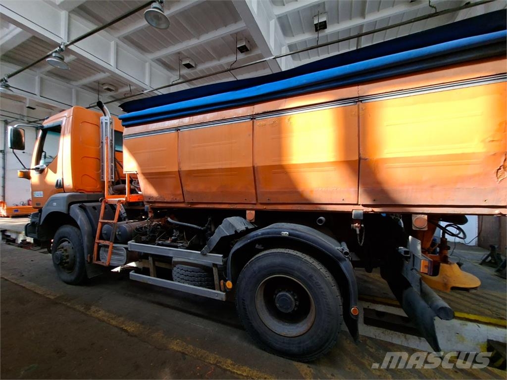 Renault 320.19 PR 4X4-44.0 Camiones con chasís y cabina