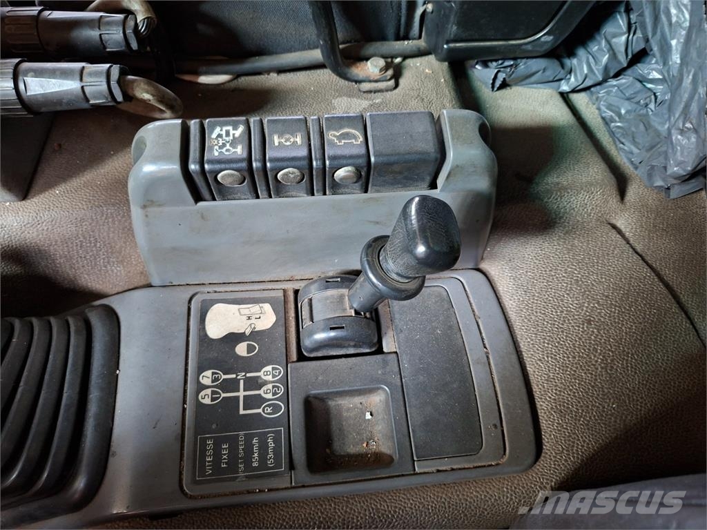 Renault 320.19 PR 4X4-44.0 Camiones con chasís y cabina
