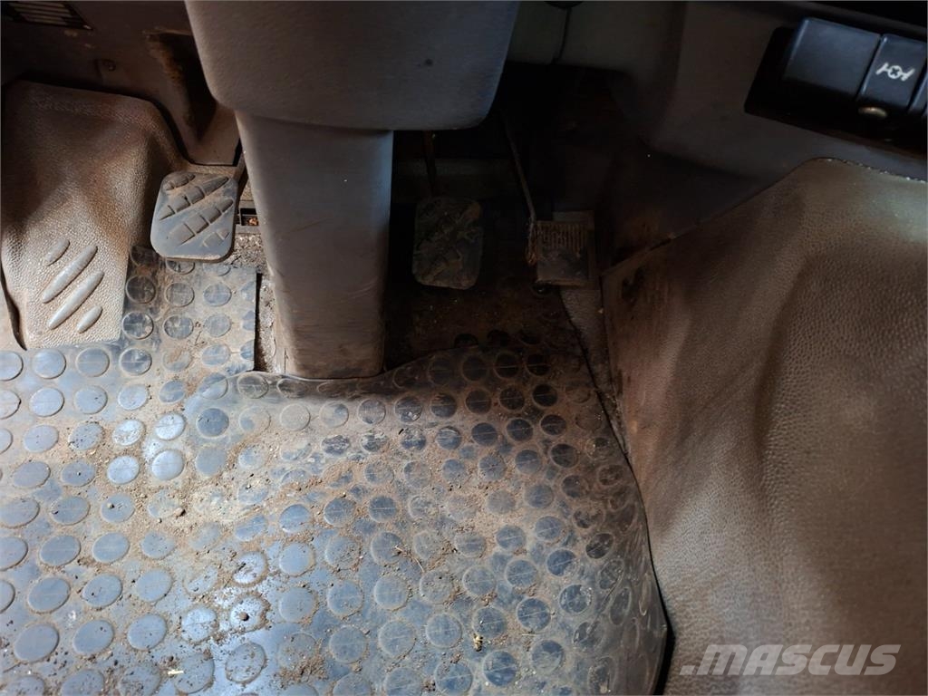 Renault 320.19 PR 4X4-44.0 Camiones con chasís y cabina