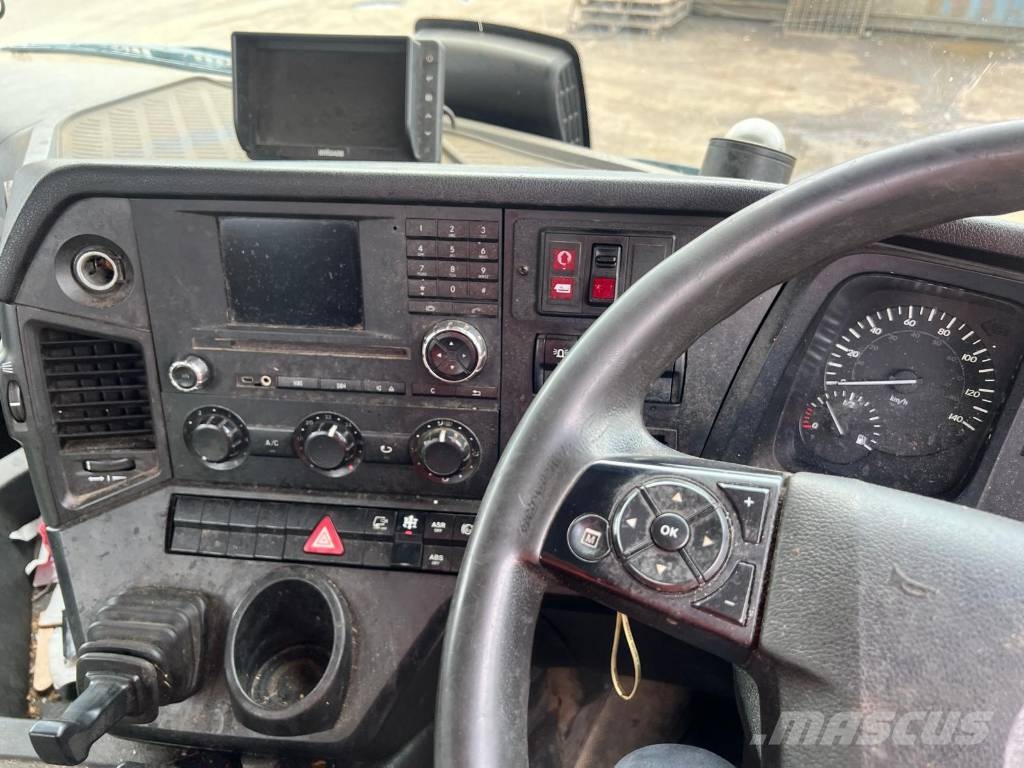 Mercedes-Benz 3240 Kipper