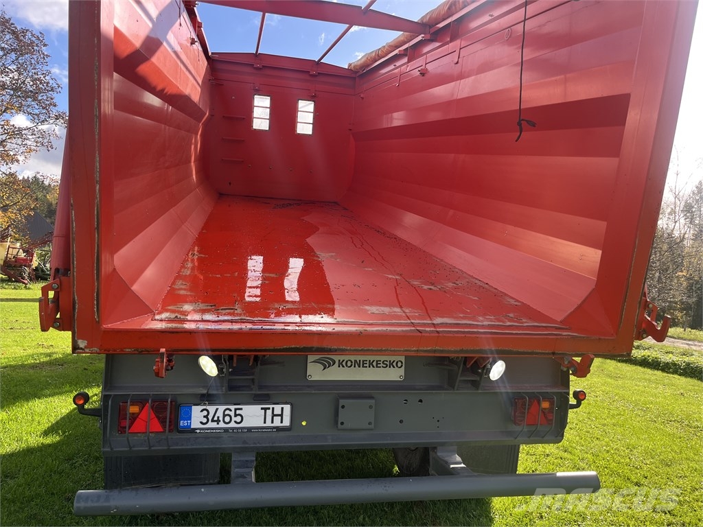 Umega SPC18 Tipper trucks