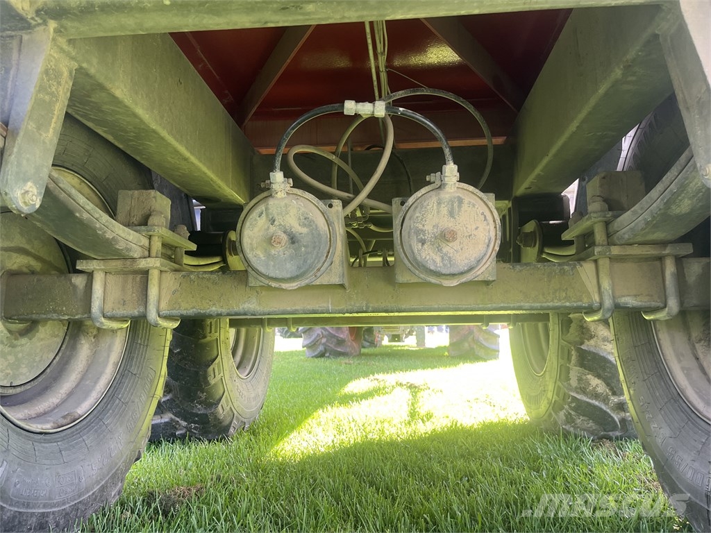 Umega SPC18 Tipper trucks